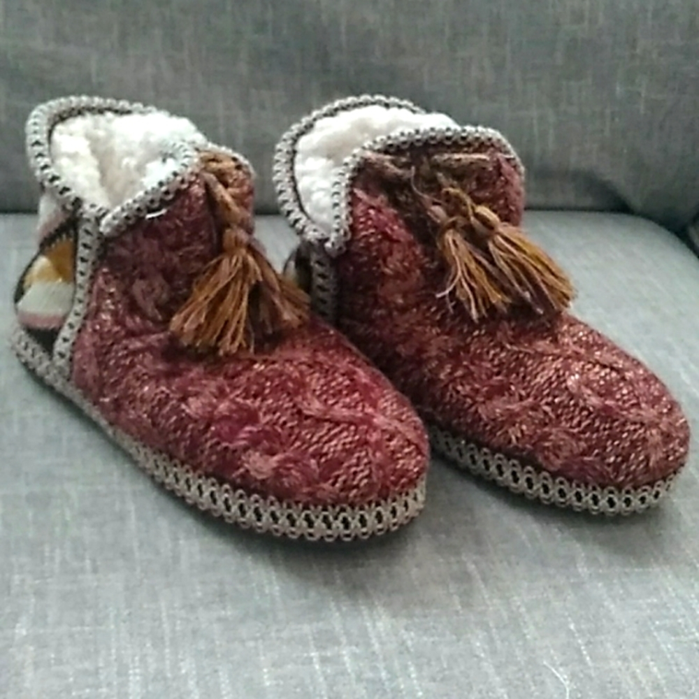 Slippers, white orange, pink, gold, super soft with cotton inside.